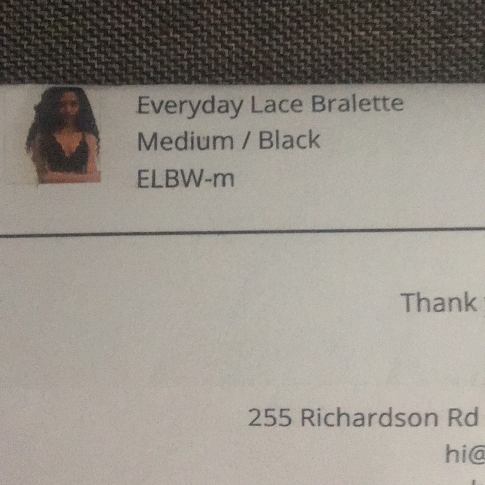 Bralette. Elastic. No padding or clips.